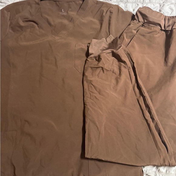 Brown Scrub Set - Picture 2 of 3